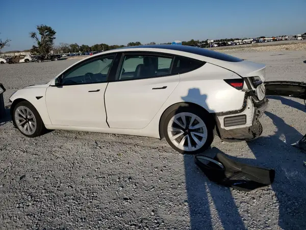 5YJ3E1EB1NF230086 2022 TESLA MODEL 3 - Image 2
