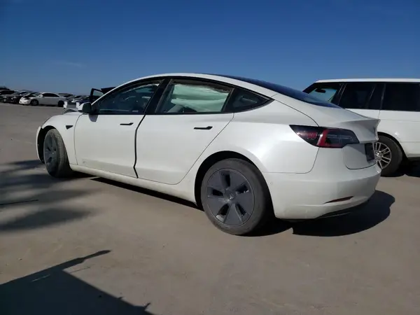 5YJ3E1EB1NF236986 2022 TESLA MODEL 3 - Image 2