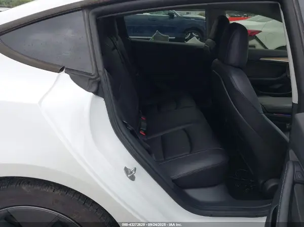 5YJ3E1EB1NF243582 2022 TESLA MODEL 3 - Image 8