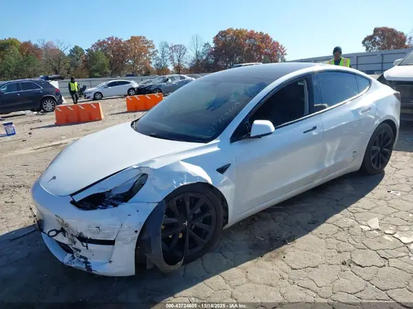 5YJ3E1EB1NF257837 2022 TESLA MODEL 3 - Image 2