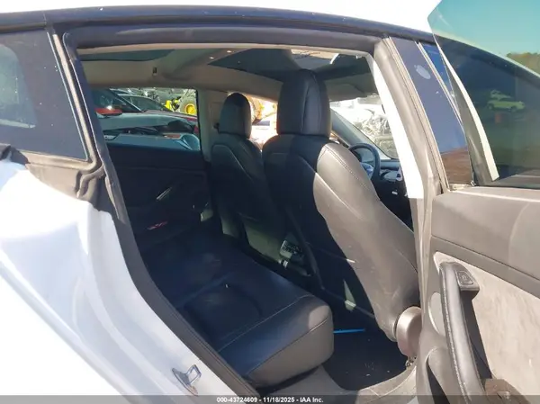 5YJ3E1EB1NF257837 2022 TESLA MODEL 3 - Image 8