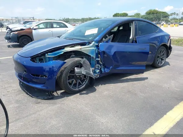 5YJ3E1EB1NF260852 2022 TESLA MODEL 3 - Image 2