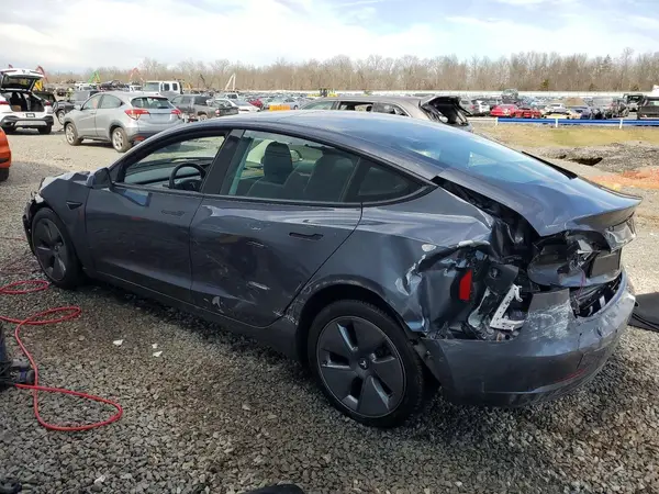 5YJ3E1EB1NF260883 2022 TESLA MODEL 3 - Image 2