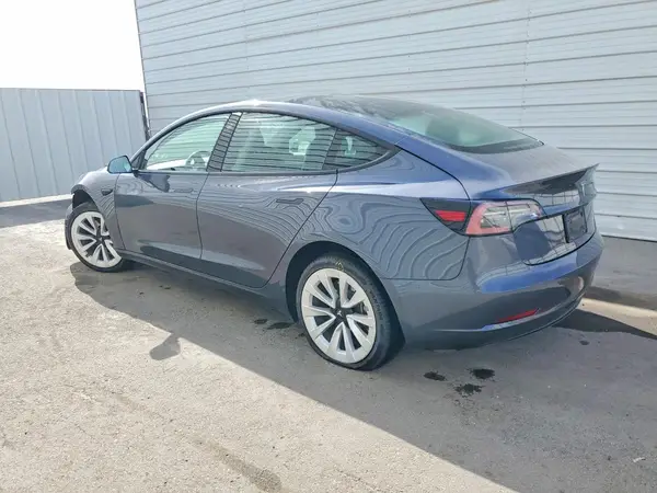 5YJ3E1EB1NF261676 2022 TESLA MODEL 3 - Image 2