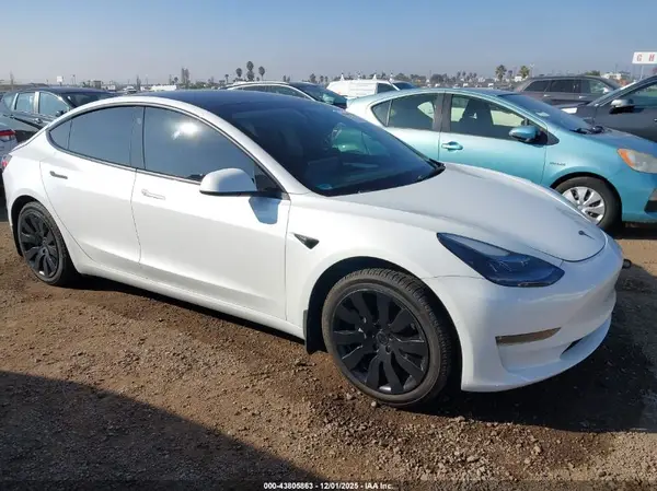 5YJ3E1EB1NF263654 2022 TESLA MODEL 3 - Image 1