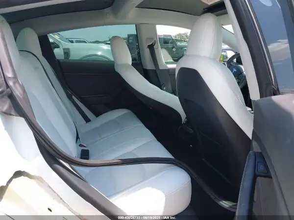 5YJ3E1EB1NF264366 2022 TESLA MODEL 3 - Image 8