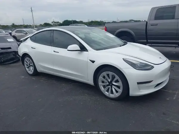 5YJ3E1EB1NF265453 2022 TESLA MODEL 3 - Image 1