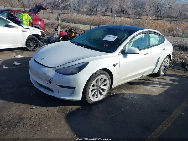5YJ3E1EB1NF272077 2022 TESLA MODEL 3 - Image 2
