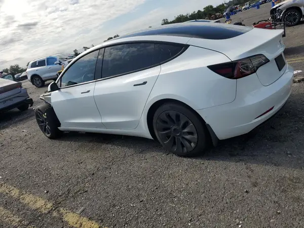 5YJ3E1EB1NF272211 2022 TESLA MODEL 3 - Image 2