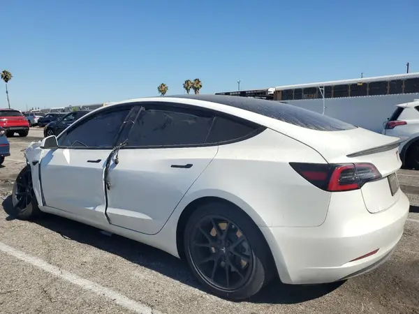 5YJ3E1EB1NF272919 2022 TESLA MODEL 3 - Image 2