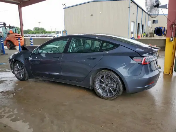 5YJ3E1EB1NF285718 2022 TESLA MODEL 3 - Image 2