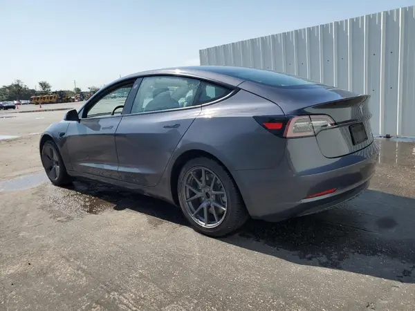5YJ3E1EB1NF291065 2022 TESLA MODEL 3 - Image 2