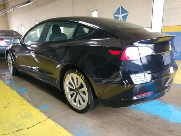5YJ3E1EB1NF304977 2022 TESLA MODEL 3 - Image 2