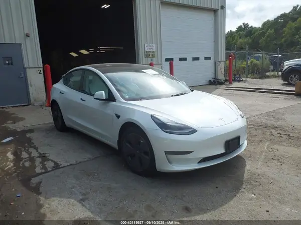 5YJ3E1EB1NF305403 2022 TESLA MODEL 3 - Image 1