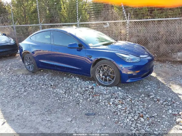 5YJ3E1EB1NF328082 2022 TESLA MODEL 3 - Image 1