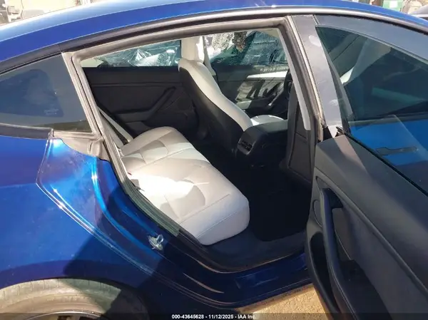 5YJ3E1EB1NF328082 2022 TESLA MODEL 3 - Image 8