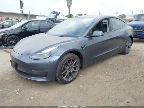 5YJ3E1EB1NF331936 2022 TESLA MODEL 3 - Image 2