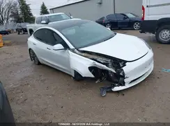 5YJ3E1EB1NF334013 2022 TESLA MODEL 3