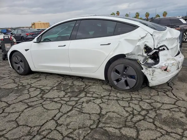 5YJ3E1EB1NF334397 2022 TESLA MODEL 3 - Image 2