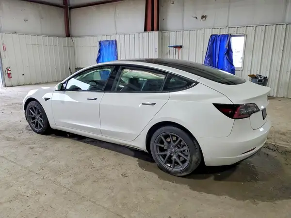 5YJ3E1EB1NF334884 2022 TESLA MODEL 3 - Image 2