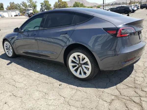 5YJ3E1EB1NF361325 2022 TESLA MODEL 3 - Image 2