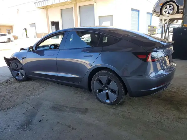 5YJ3E1EB1PF388379 2023 TESLA MODEL 3 - Image 2