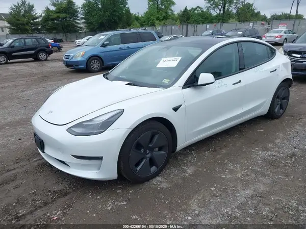5YJ3E1EB1PF393193 2023 TESLA MODEL 3 - Image 2