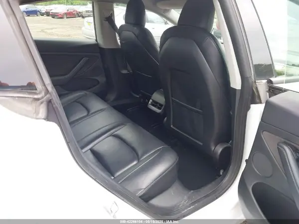 5YJ3E1EB1PF393193 2023 TESLA MODEL 3 - Image 8