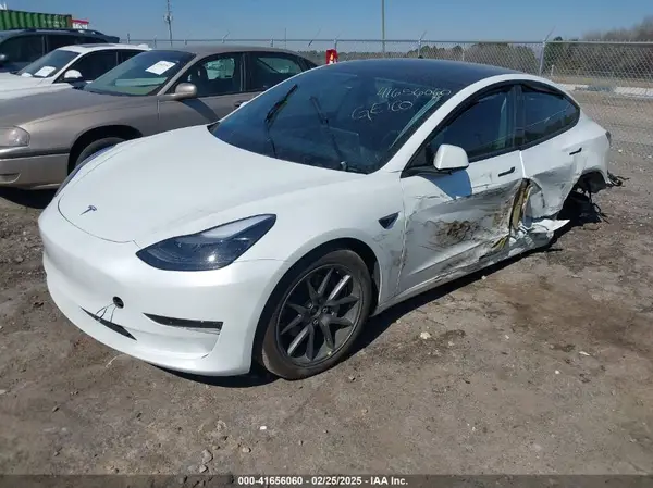 5YJ3E1EB1PF393565 2023 TESLA MODEL 3 - Image 2