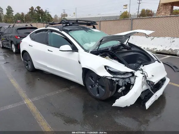 5YJ3E1EB1PF633780 2023 TESLA MODEL 3 - Image 1