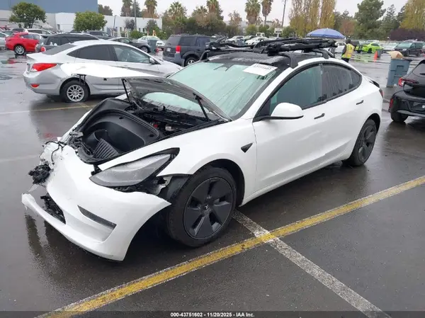 5YJ3E1EB1PF633780 2023 TESLA MODEL 3 - Image 2