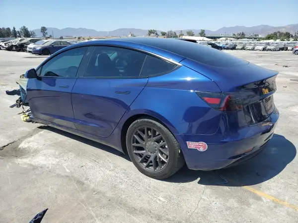 5YJ3E1EB1PF633925 2023 TESLA MODEL 3 - Image 2