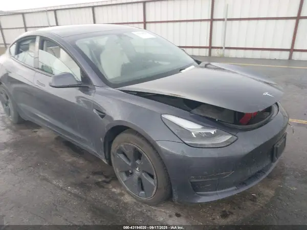 5YJ3E1EB1PF662700 2023 TESLA MODEL 3 - Image 1