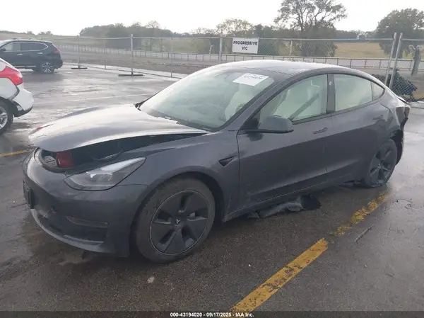 5YJ3E1EB1PF662700 2023 TESLA MODEL 3 - Image 2