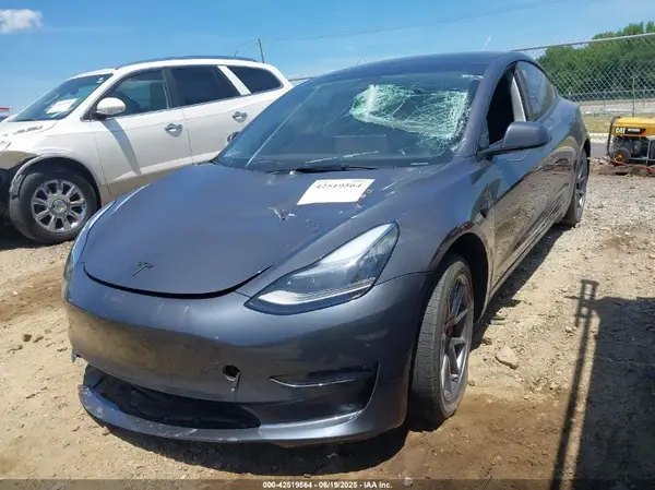 5YJ3E1EB1PF663054 2023 TESLA MODEL 3 - Image 2