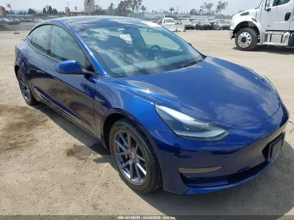 5YJ3E1EB1PF667685 2023 TESLA MODEL 3 - Image 1