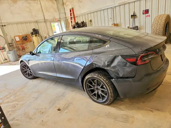 5YJ3E1EB1PF705304 2023 TESLA MODEL 3 - Image 2