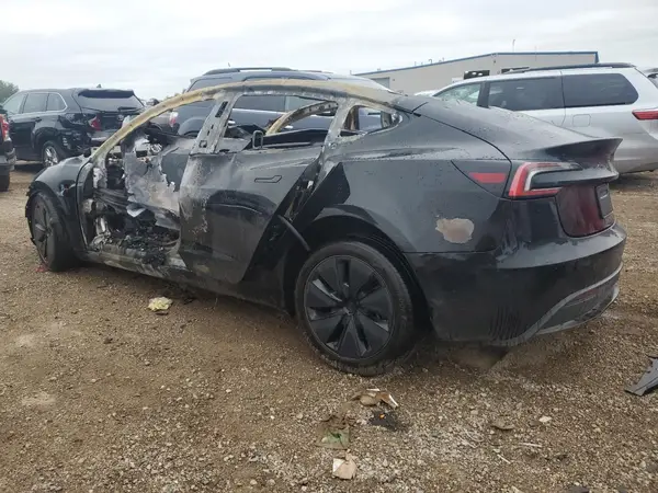 5YJ3E1EB1RF738323 2024 TESLA MODEL 3 - Image 2