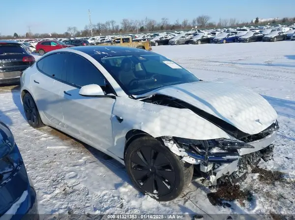 5YJ3E1EB1RF755980 2024 TESLA MODEL 3 - Image 1