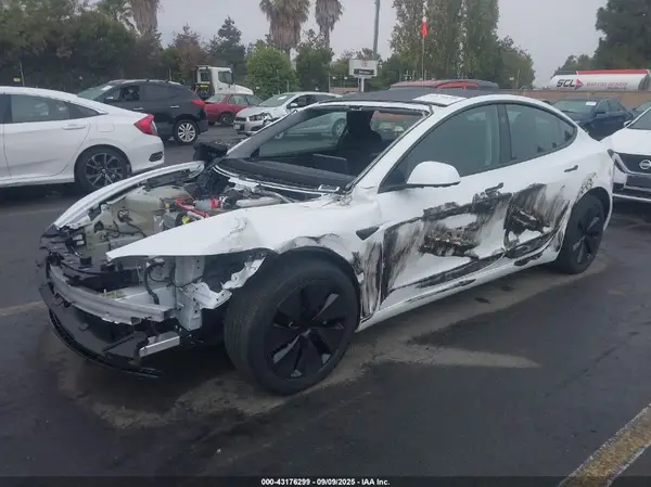 5YJ3E1EB1RF797629 2024 TESLA MODEL 3 - Image 2