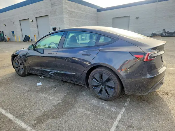 5YJ3E1EB1RF817409 2024 TESLA MODEL 3 - Image 2