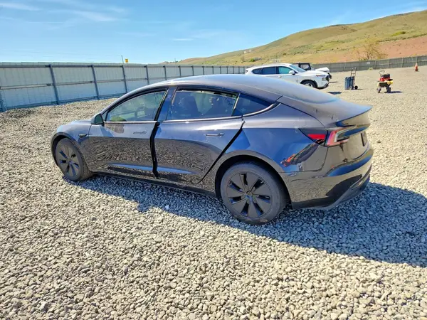 5YJ3E1EB1RF829740 2024 TESLA MODEL 3 - Image 2