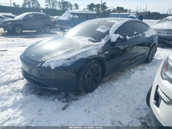 5YJ3E1EB1SF029882 2025 TESLA MODEL 3 - Image 2