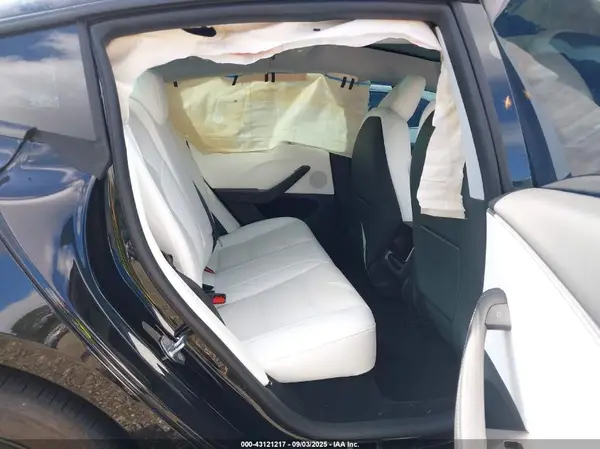 5YJ3E1EB1SF049050 2025 TESLA MODEL 3 - Image 8