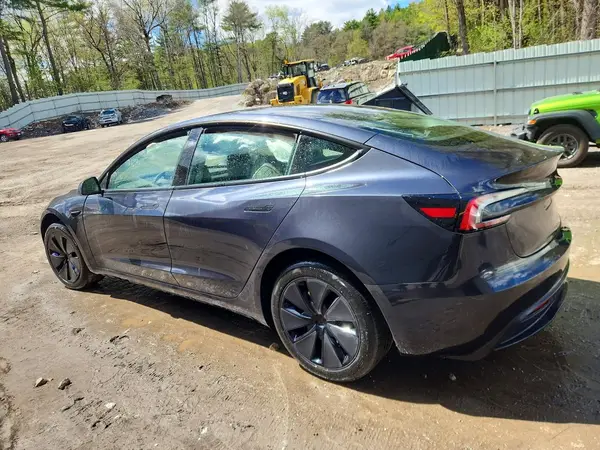 5YJ3E1EB1SF060467 2025 TESLA MODEL 3 - Image 2