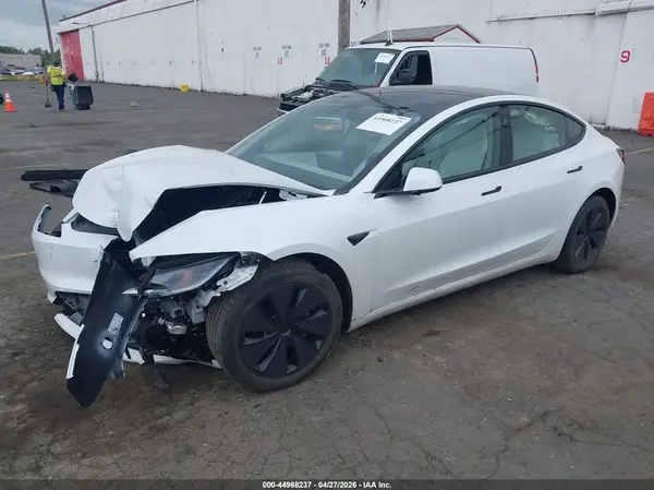 5YJ3E1EB1SF082193 2025 TESLA MODEL 3 - Image 2