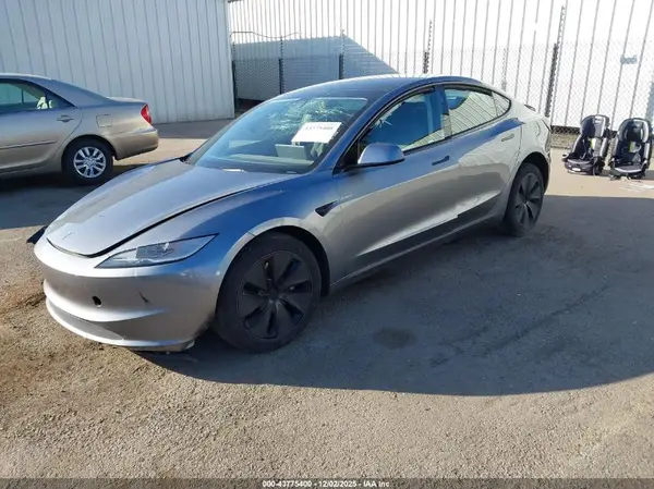 5YJ3E1EB1SF883691 2025 TESLA MODEL 3 - Image 2