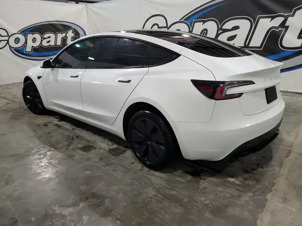 5YJ3E1EB1SF884582 2025 TESLA MODEL 3 - Image 2