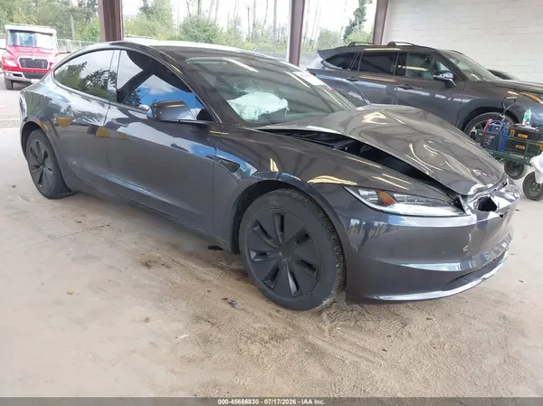 5YJ3E1EB1SF885084 2025 TESLA MODEL 3 - Image 1
