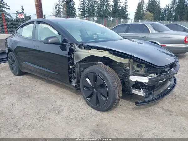 5YJ3E1EB1SF885103 2025 TESLA MODEL 3 - Image 1